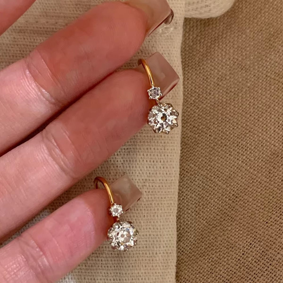 Diamond Stud Earrings - Novidade na moda: anéis de diamantes