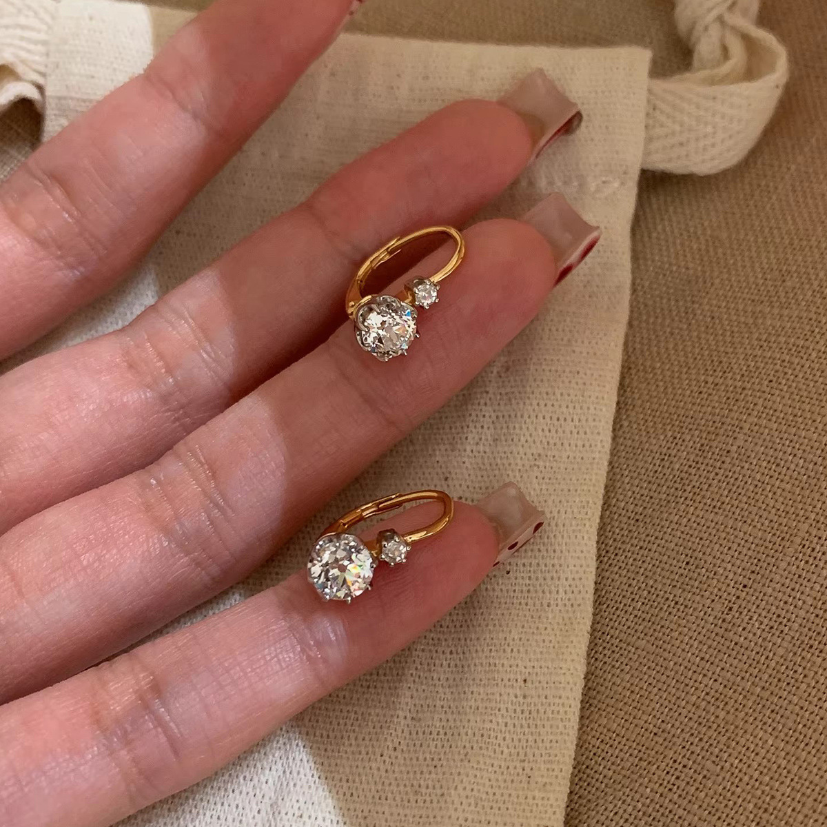 Novidade na moda: anéis de dia - Diamond Stud Earrings avaliação e preço