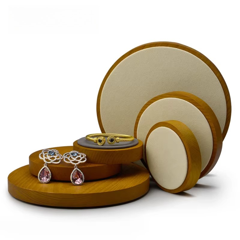 Bandeja Expositora de Joias em - Jewelry Stores With Watches avaliação e preço