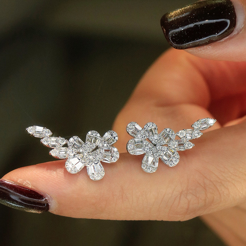 Aazuo Joias Finas em Ouro Bran - Diamond Stud Earrings avaliação e preço
