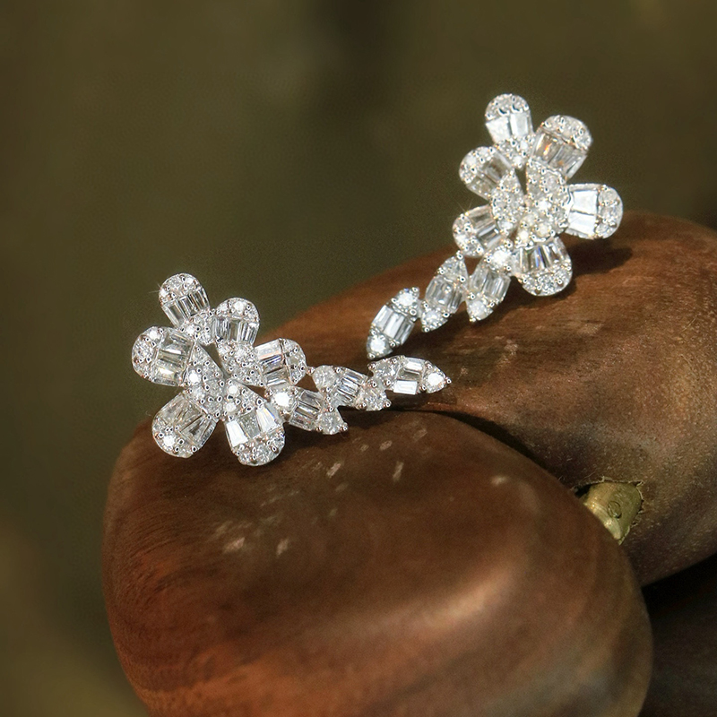 Aazuo Joias Finas em Ouro Bran - Diamond Stud Earrings avaliação e preço