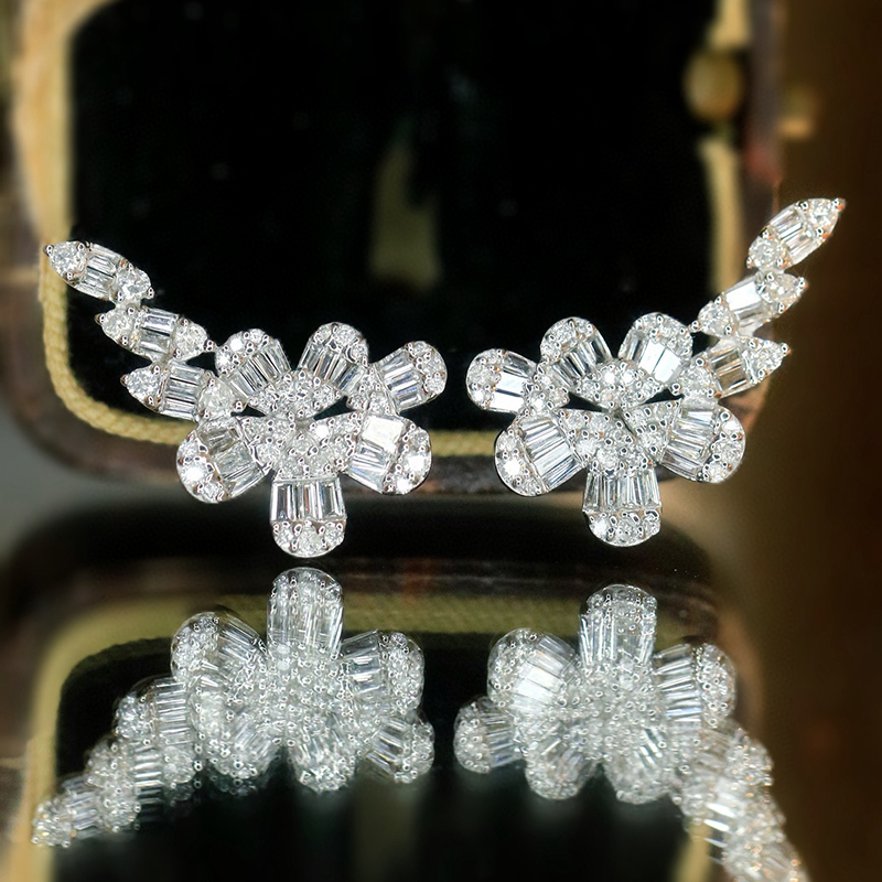 Aazuo Joias Finas em Ouro Bran - Diamond Stud Earrings avaliação e preço